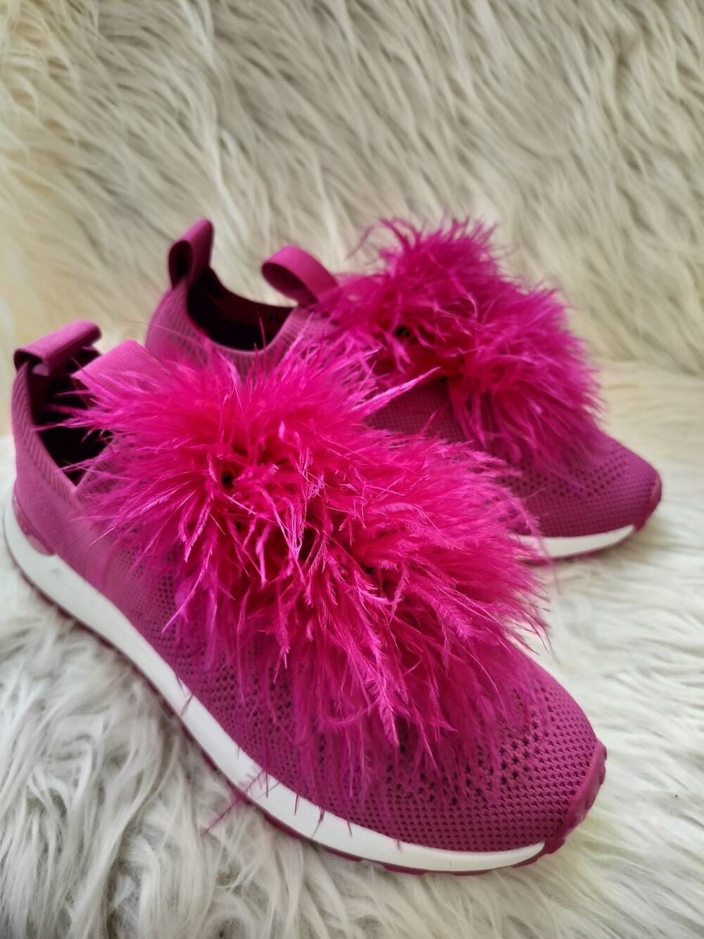 6054)Michael Kors Deep Fuchsia Bodie Feather Trim Stretch Knit Slip On US 8.5M